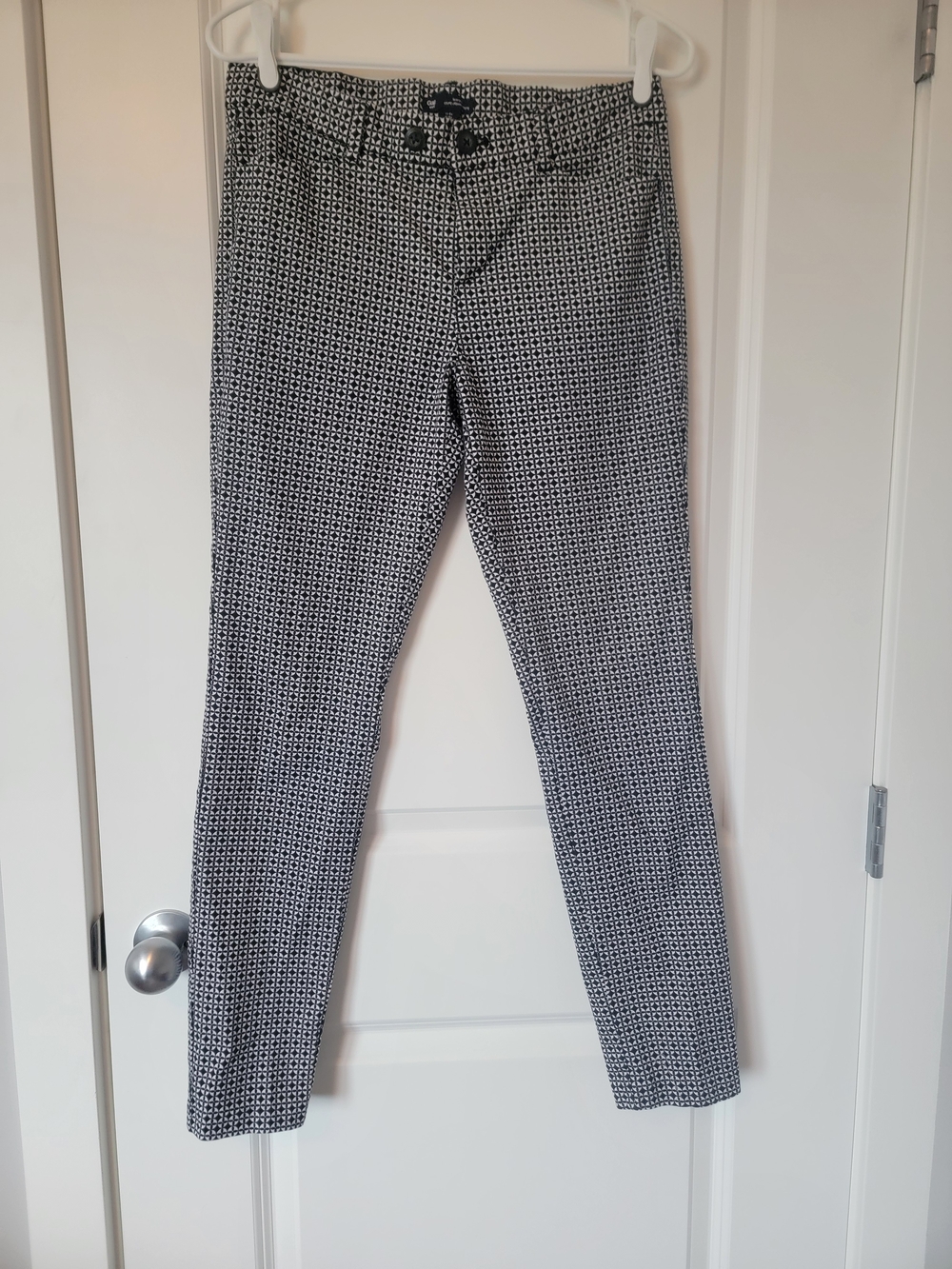 GAP Slim Fit Black & White Geo Print Women's Pants